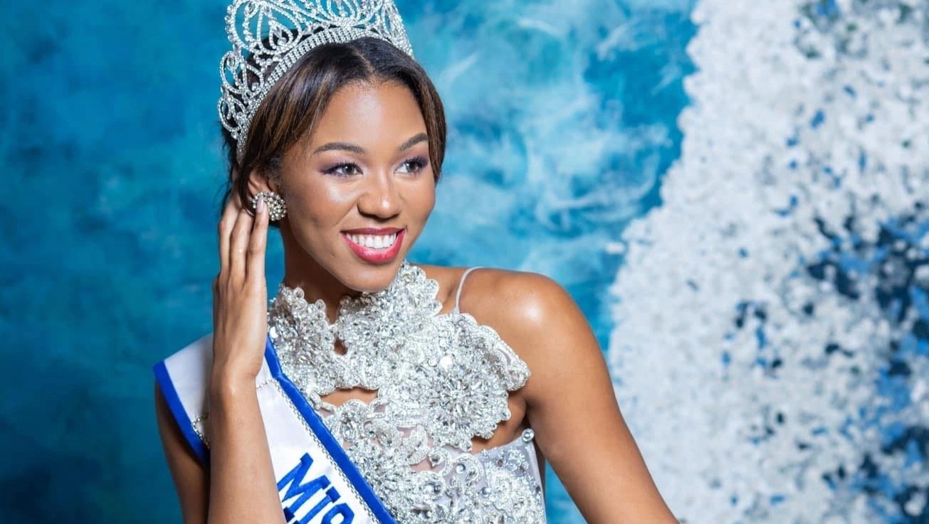 Hoa hau Hoan vu Cayman Islands bi to hanh hung, tan cong canh sat hinh anh