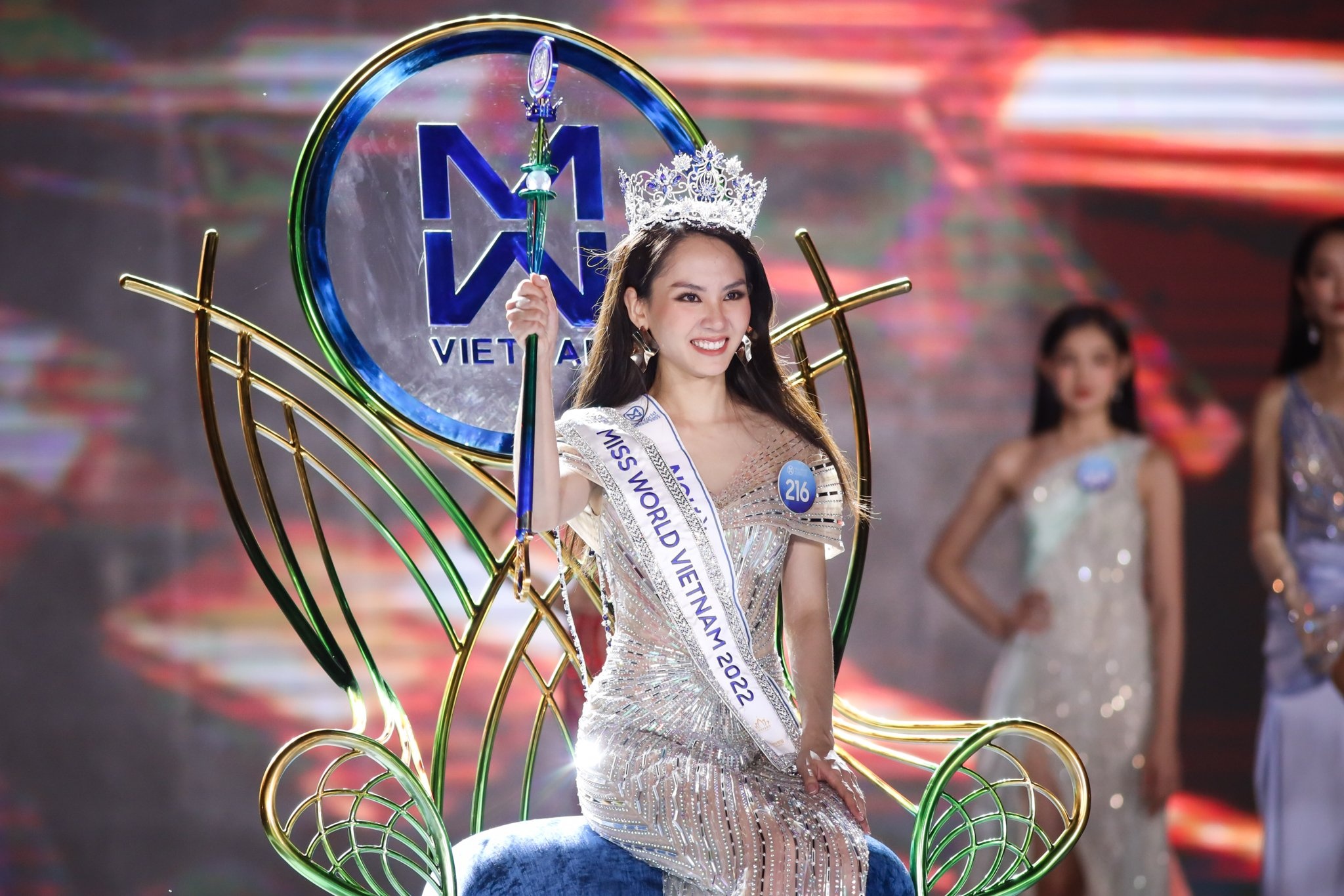 mai phuong dang quang hoa hau anh 4