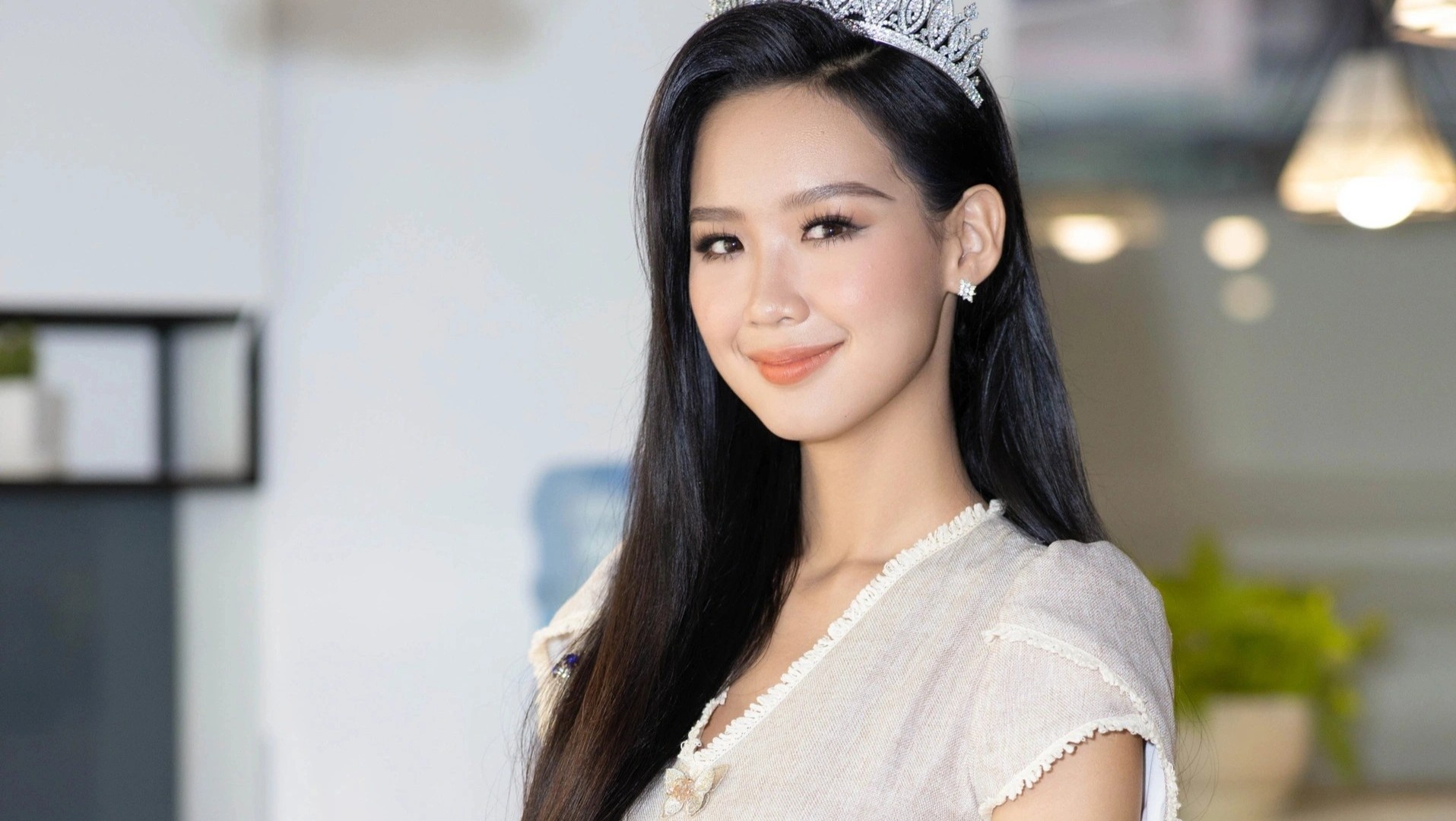 A hau Bao Ngoc me phuot hinh anh