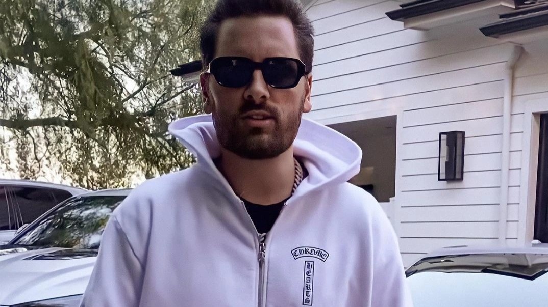 Scott Disick bi tai nan lat xe hinh anh