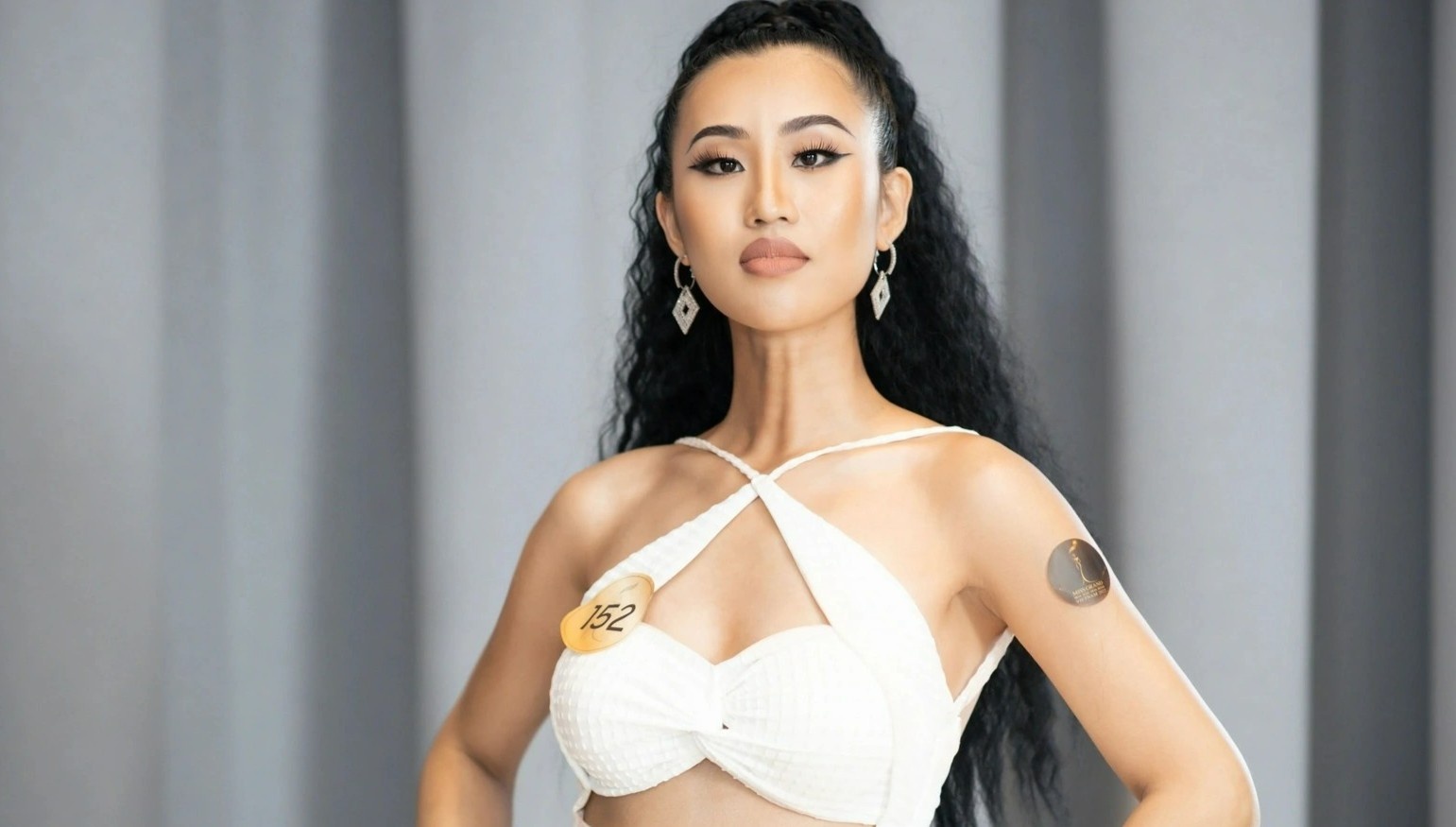 Hai tiep vien truong bi loai o Miss Grand Vietnam 2022 hinh anh