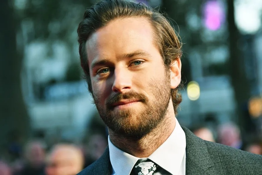 Tai tu Armie Hammer van bi dieu tra toi tan cong tinh duc hinh anh