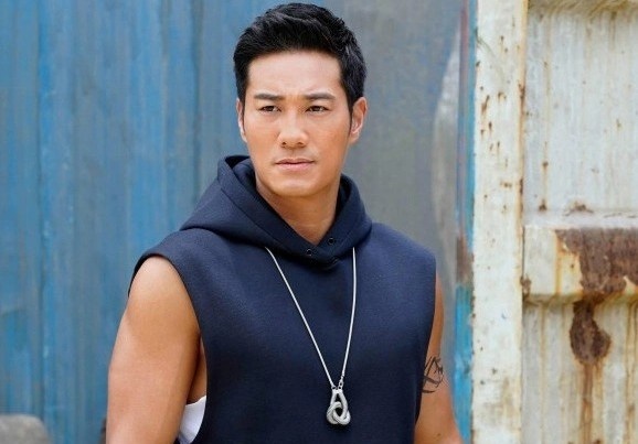 Dien vien Hoang Tuan Phong bi tan cong bang dao hinh anh