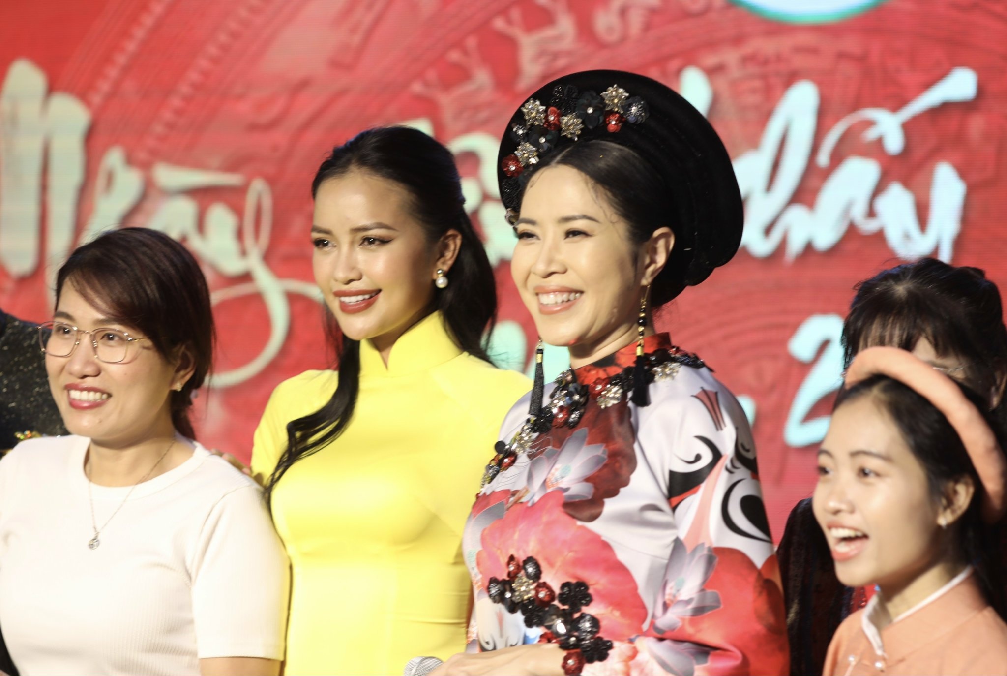 hoa hau ngoc chau anh 2