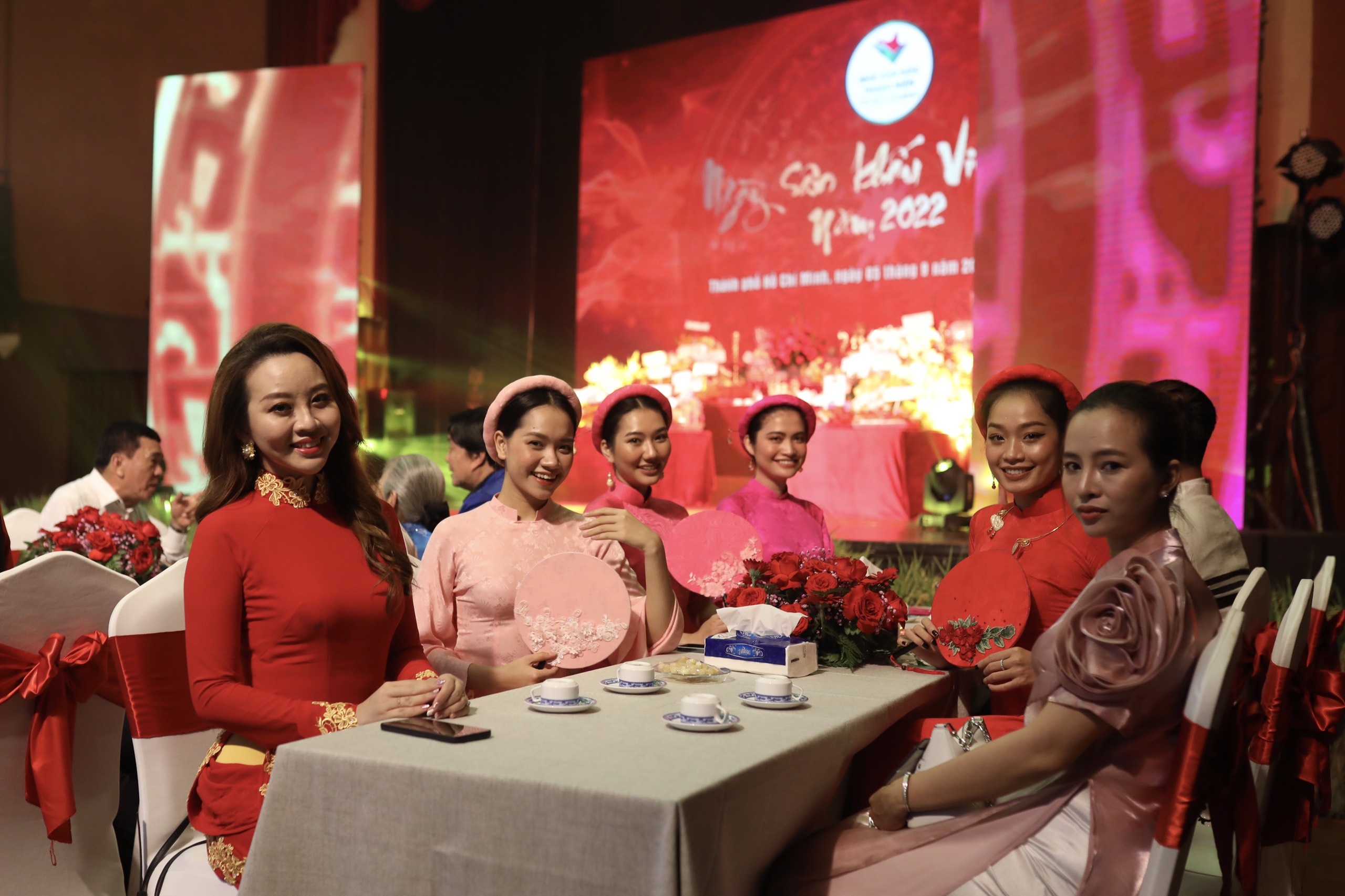 hoa hau ngoc chau anh 8