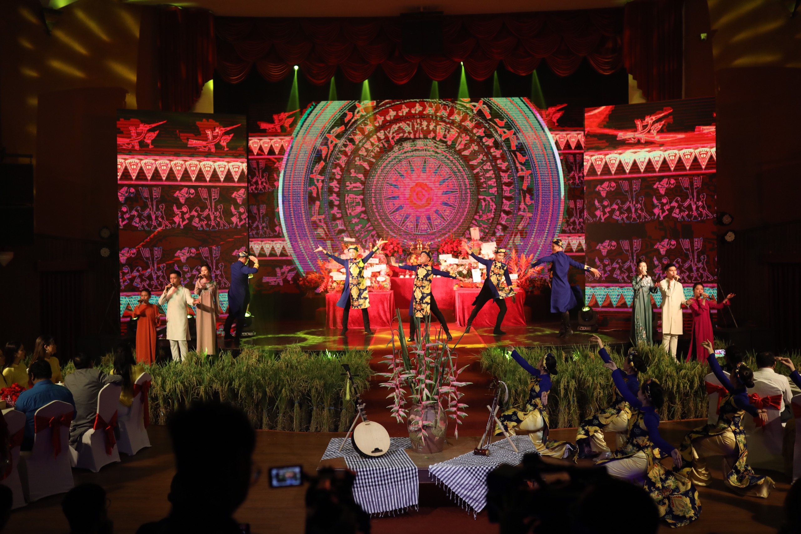 hoa hau ngoc chau anh 7