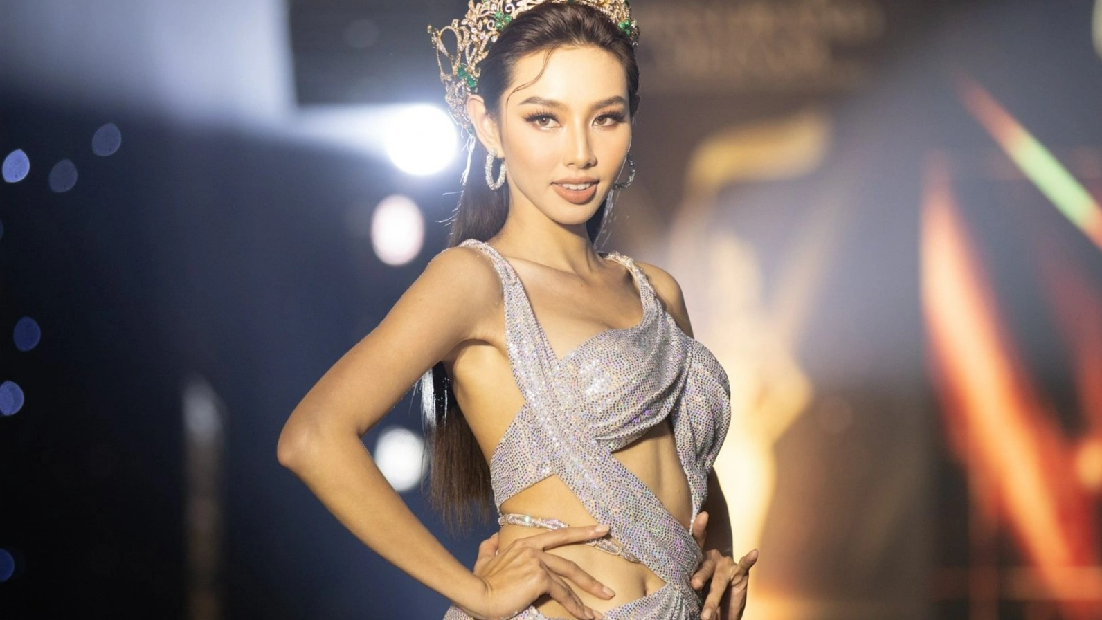 Thuy Tien lam viec voi luat su vi bi reo ten vu duong day mai dam hinh anh