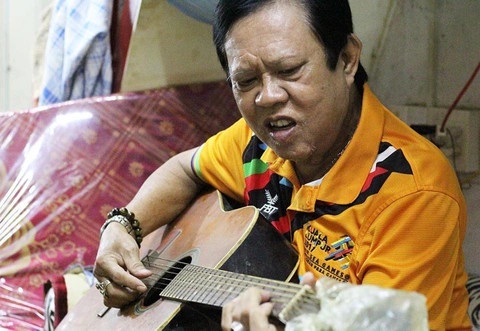 Chuyen chua ke ve nhac si Vinh Su hinh anh