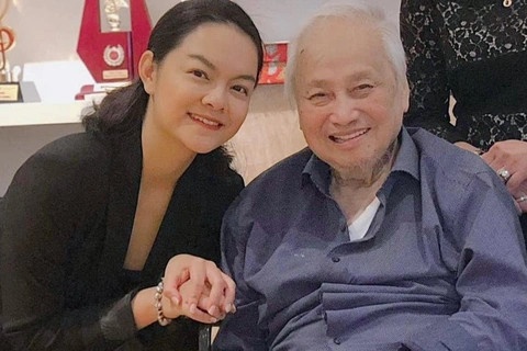 Gia dinh dua tro cot nhac si Lam Phuong ve Viet Nam chon cat hinh anh