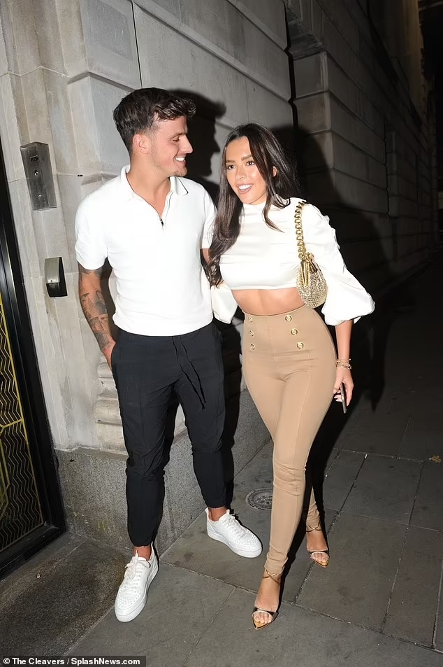 con gai Michael Owen anh 2