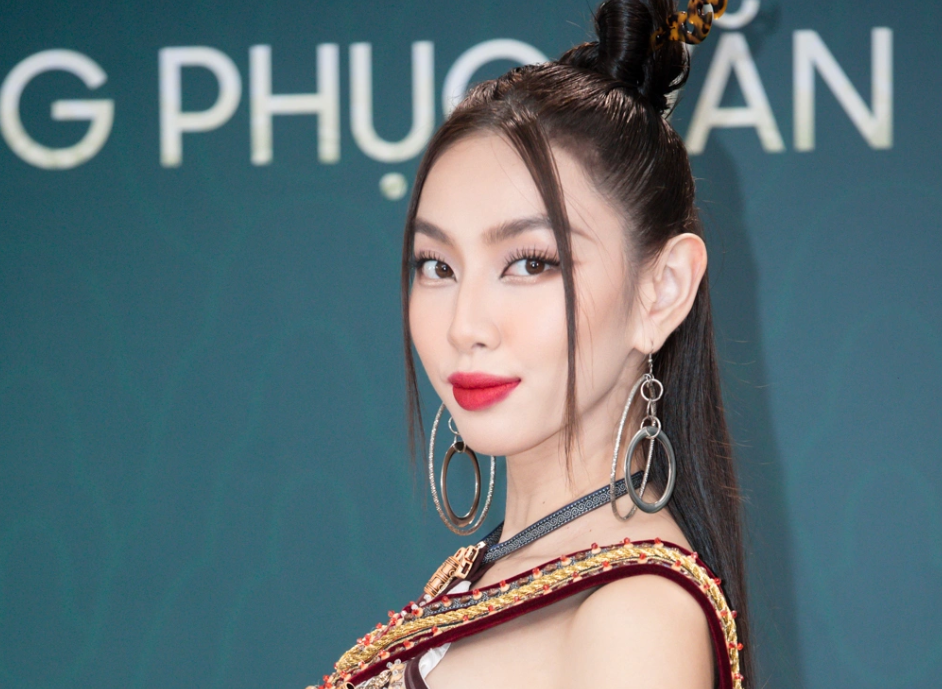 Thuy Tien, Mai Phuong tren tham do Hoa hau Hoa binh Viet Nam hinh anh