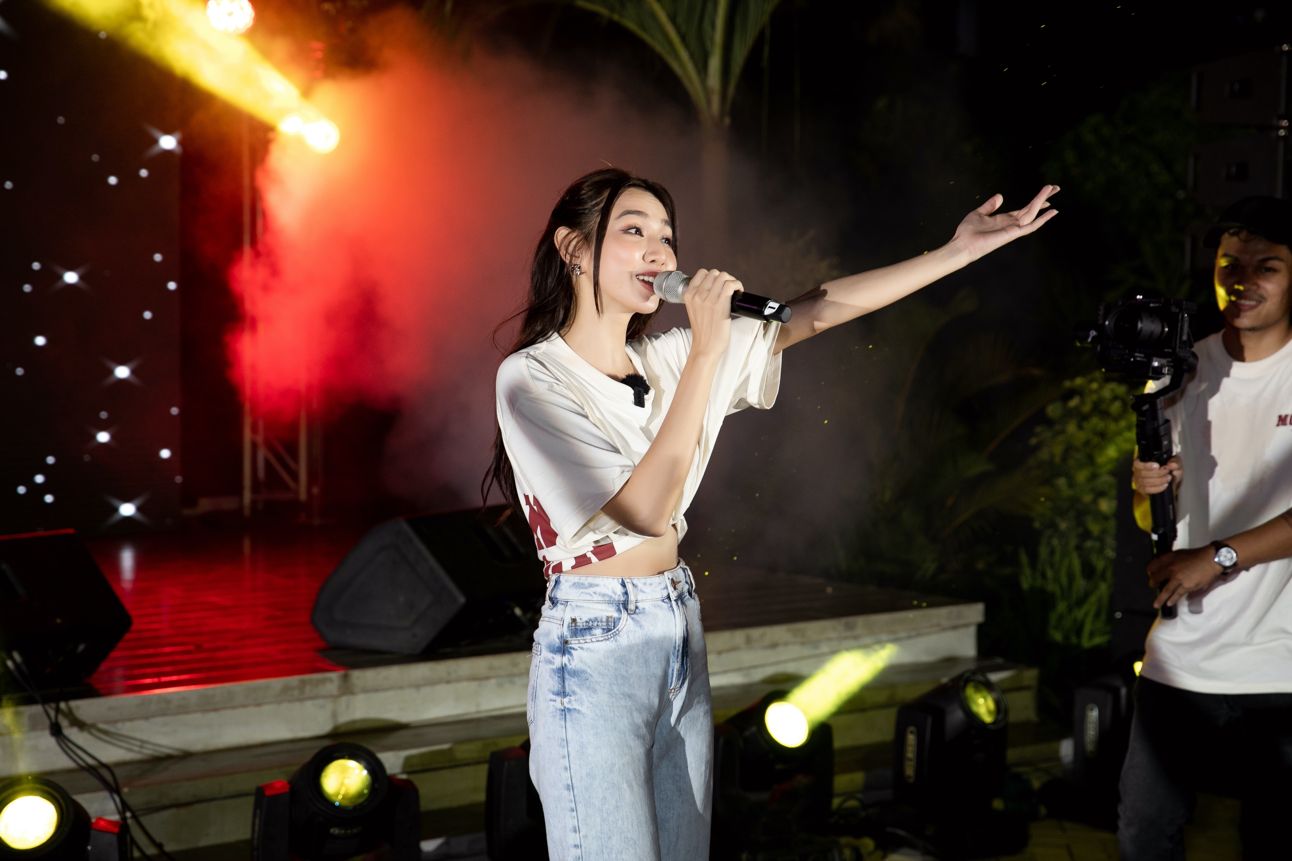 hoa hậu thùy tiên ảnh 4 hoa hau thuy tien anh 4