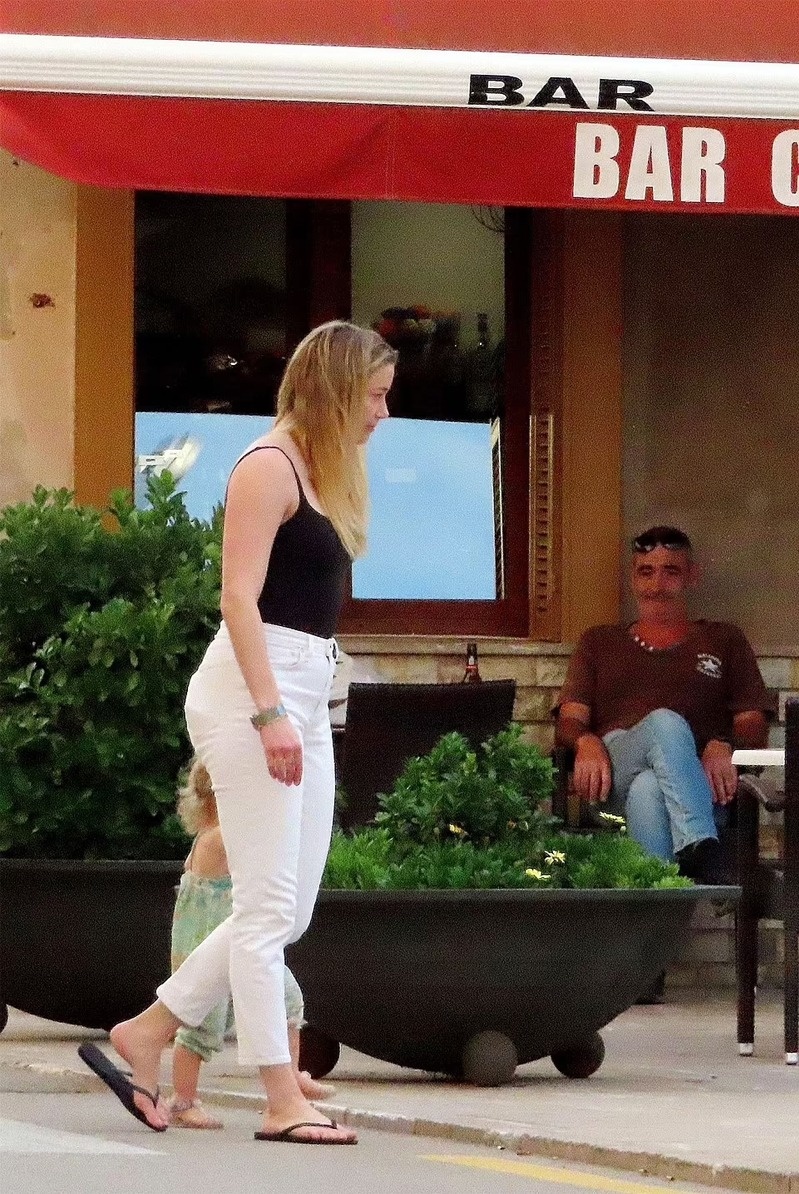 Amber Heard va con gai anh 1