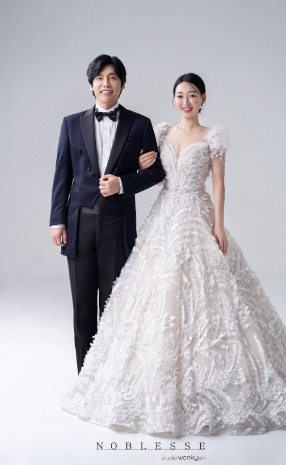 Choi Seong Guk cuoi anh 1