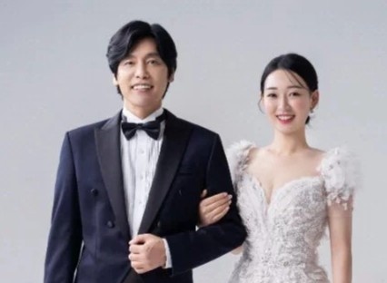 Dien vien 'Tinh duc la chuyen nho' ket hon o tuoi 52 hinh anh