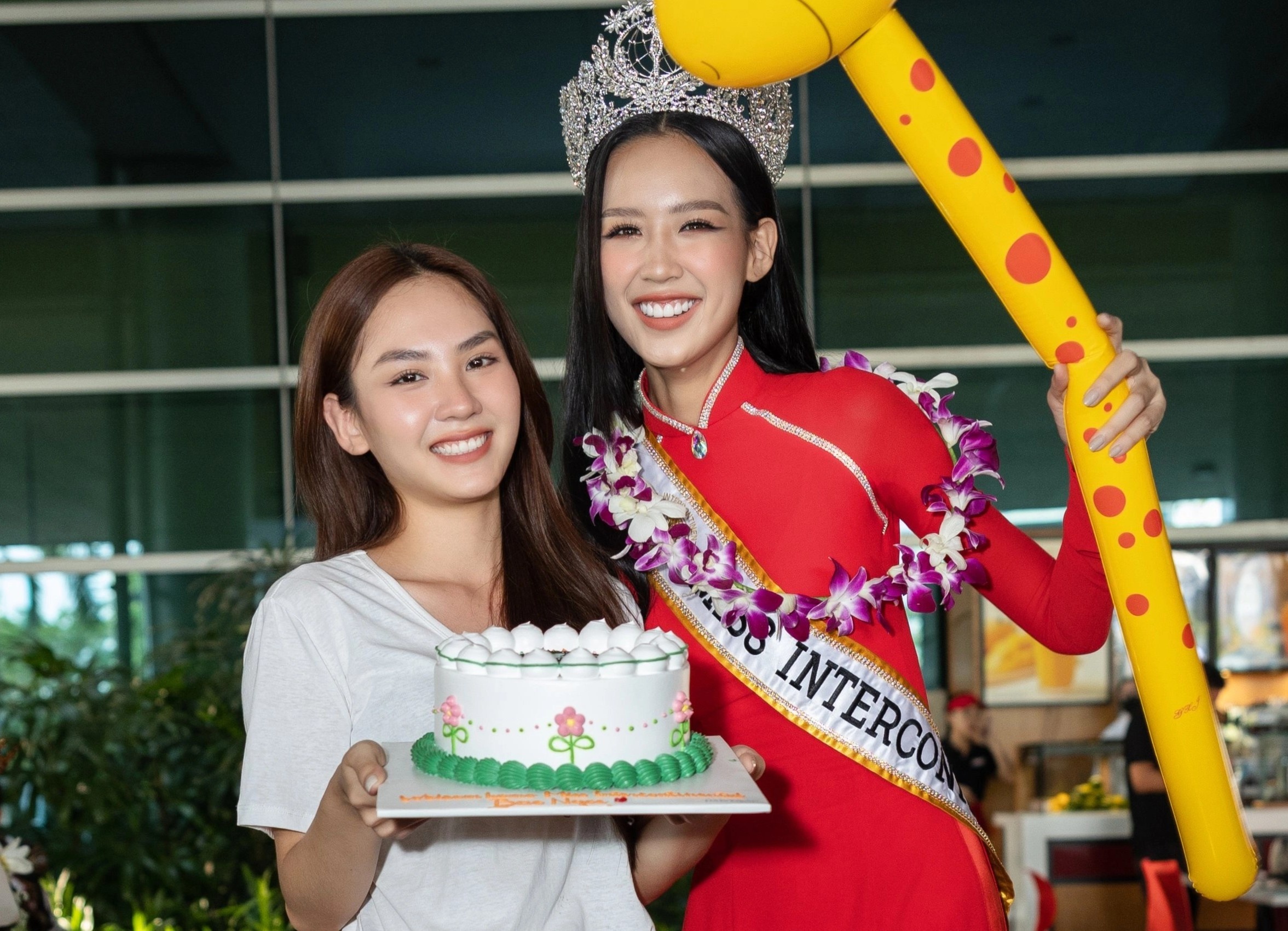 Bao Ngoc ve nuoc sau dang quang Hoa hau Lien luc dia hinh anh