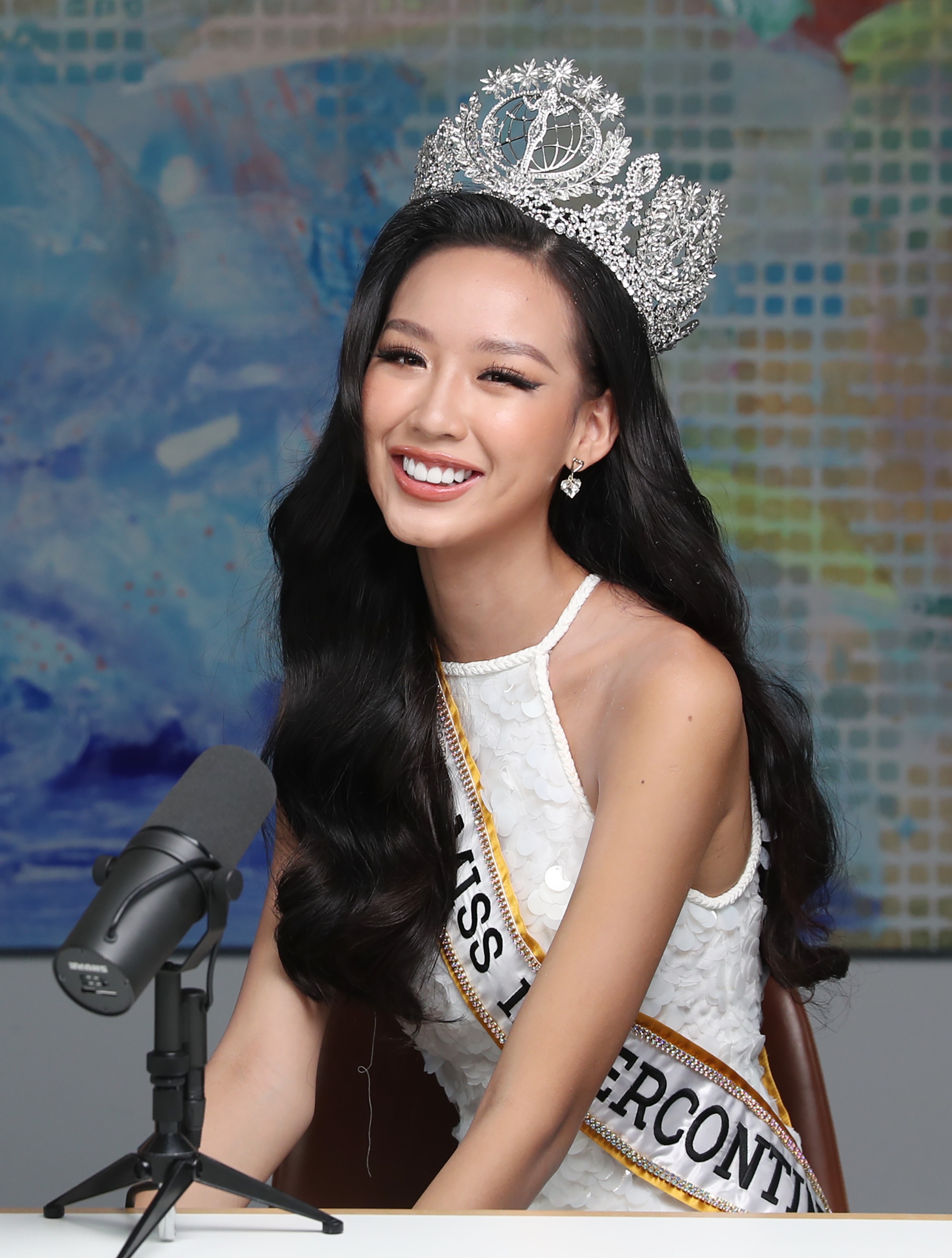 hoa hau bao ngoc anh 2