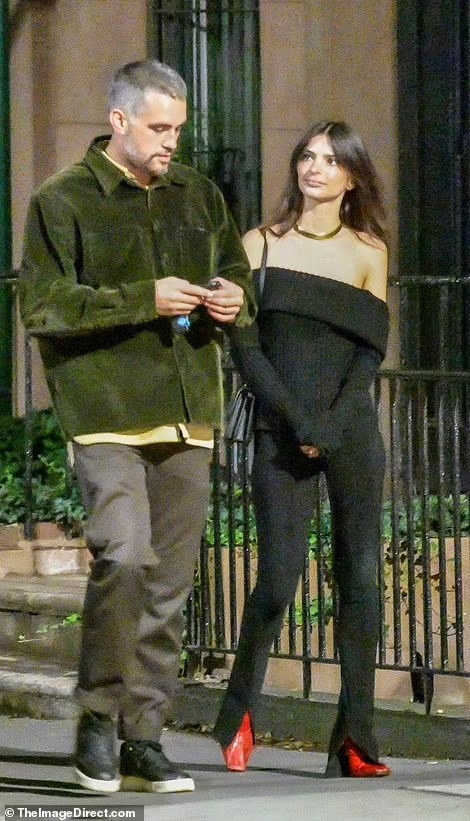 Emily Ratajkowski ảnh 4 Emily Ratajkowski anh 4