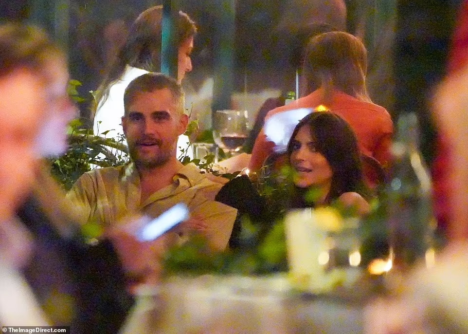 Emily Ratajkowski ảnh 1 Emily Ratajkowski anh 1