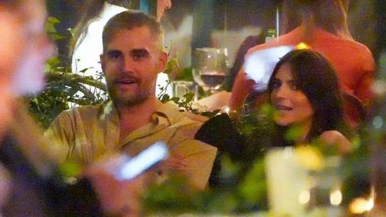 Emily Ratajkowski hon nguoi dan ong la mat sau tin hen ho Brad Pitt hinh anh