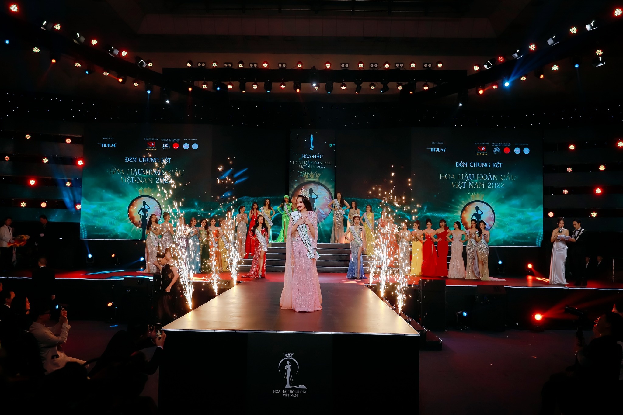 hoa hau bien dao,  hoa hau hoan cau anh 1