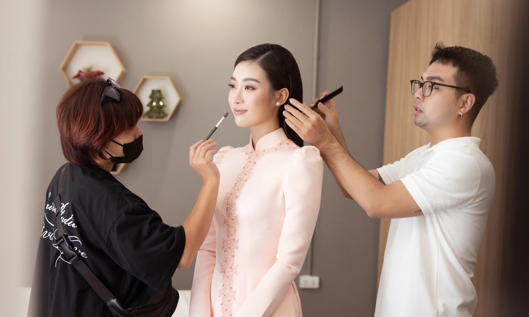 Hoa hau Do My Linh truoc le ruoc dau voi doanh nhan Do Vinh Quang hinh anh