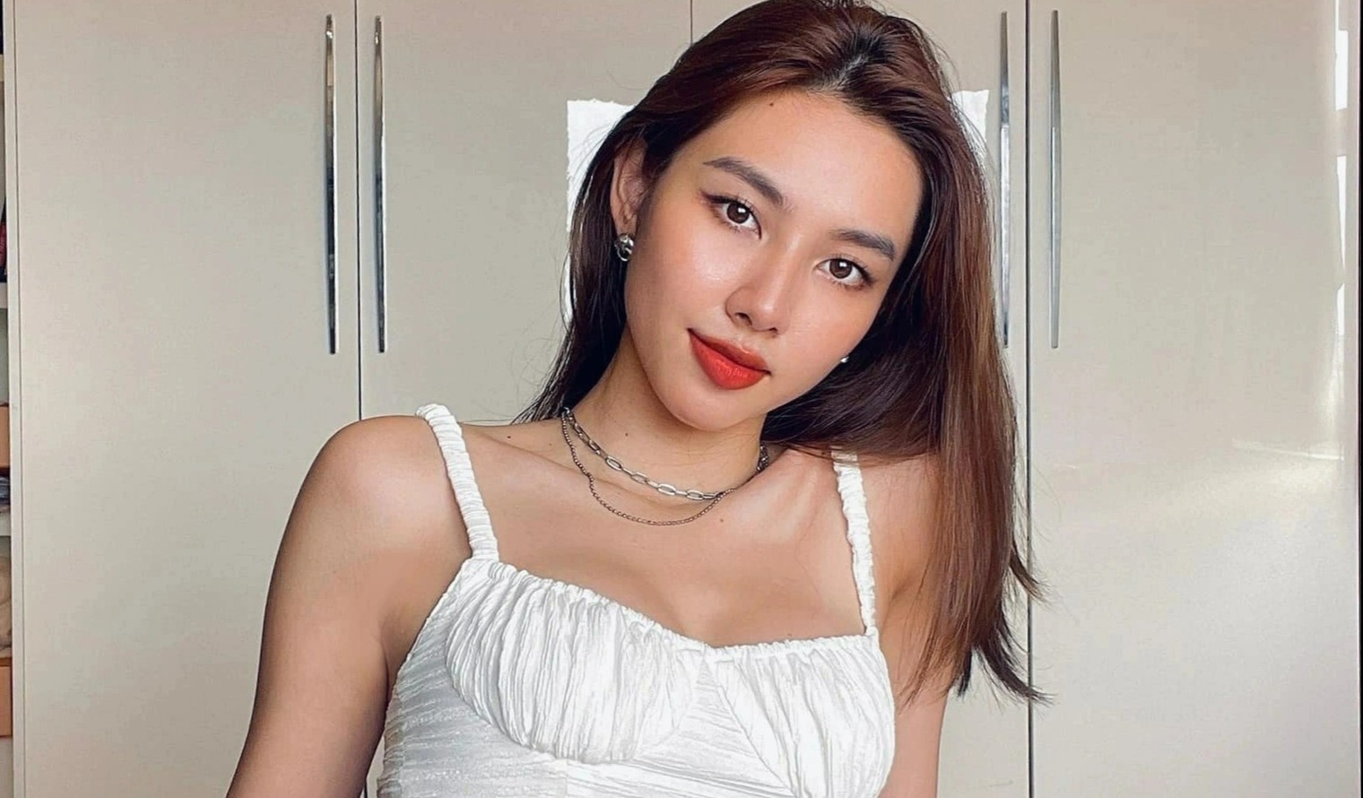 Hoa hau Thuy Tien bi kien hinh anh