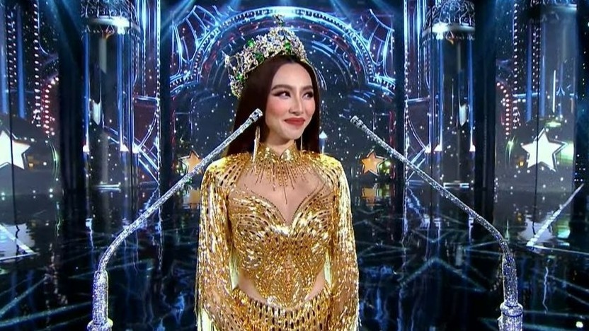 Thuy Tien khoc khi ho vang 'Viet Nam' tren san khau Miss Grand hinh anh