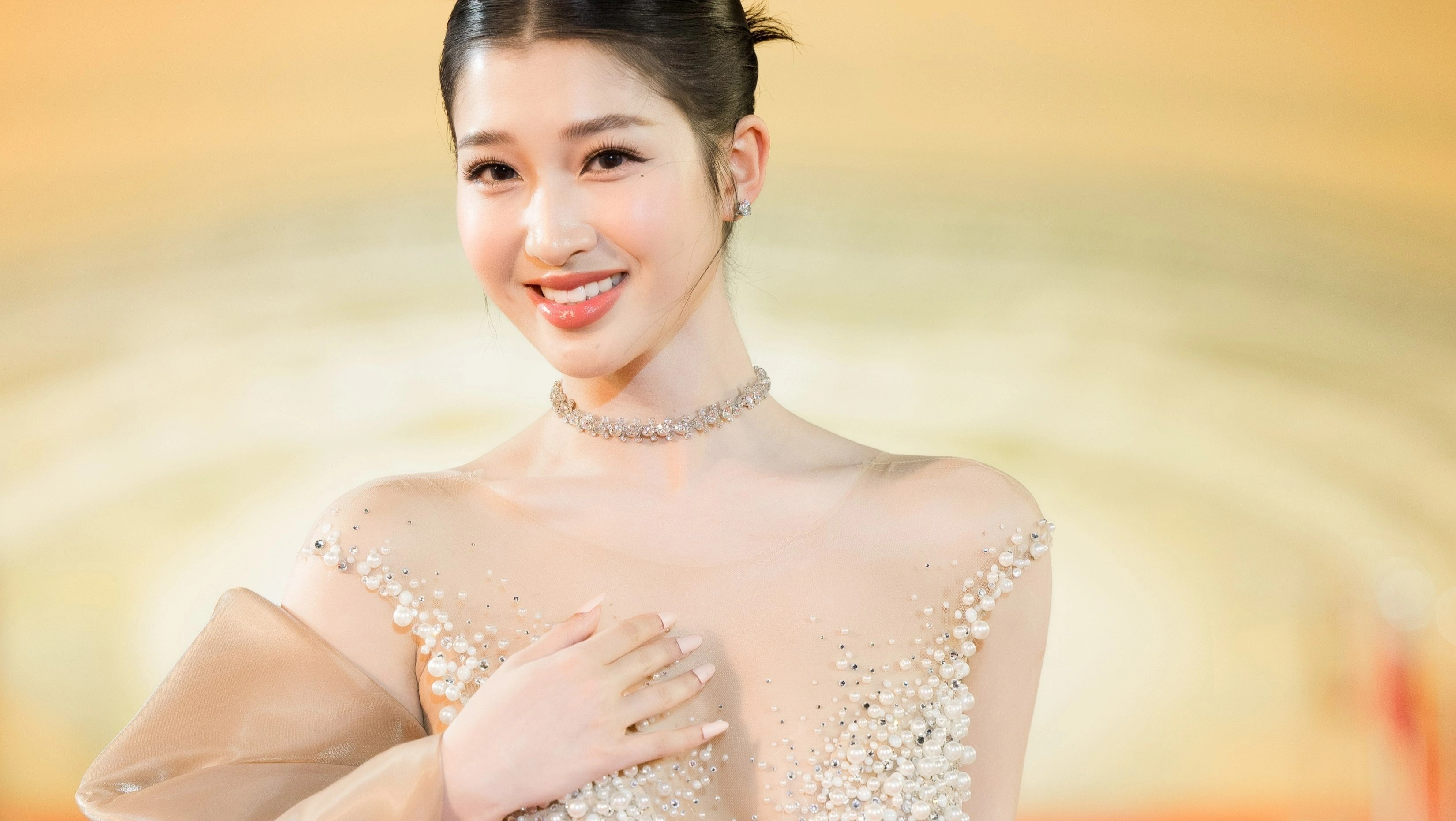 Phuong Nhi goi cam tren tham do hinh anh