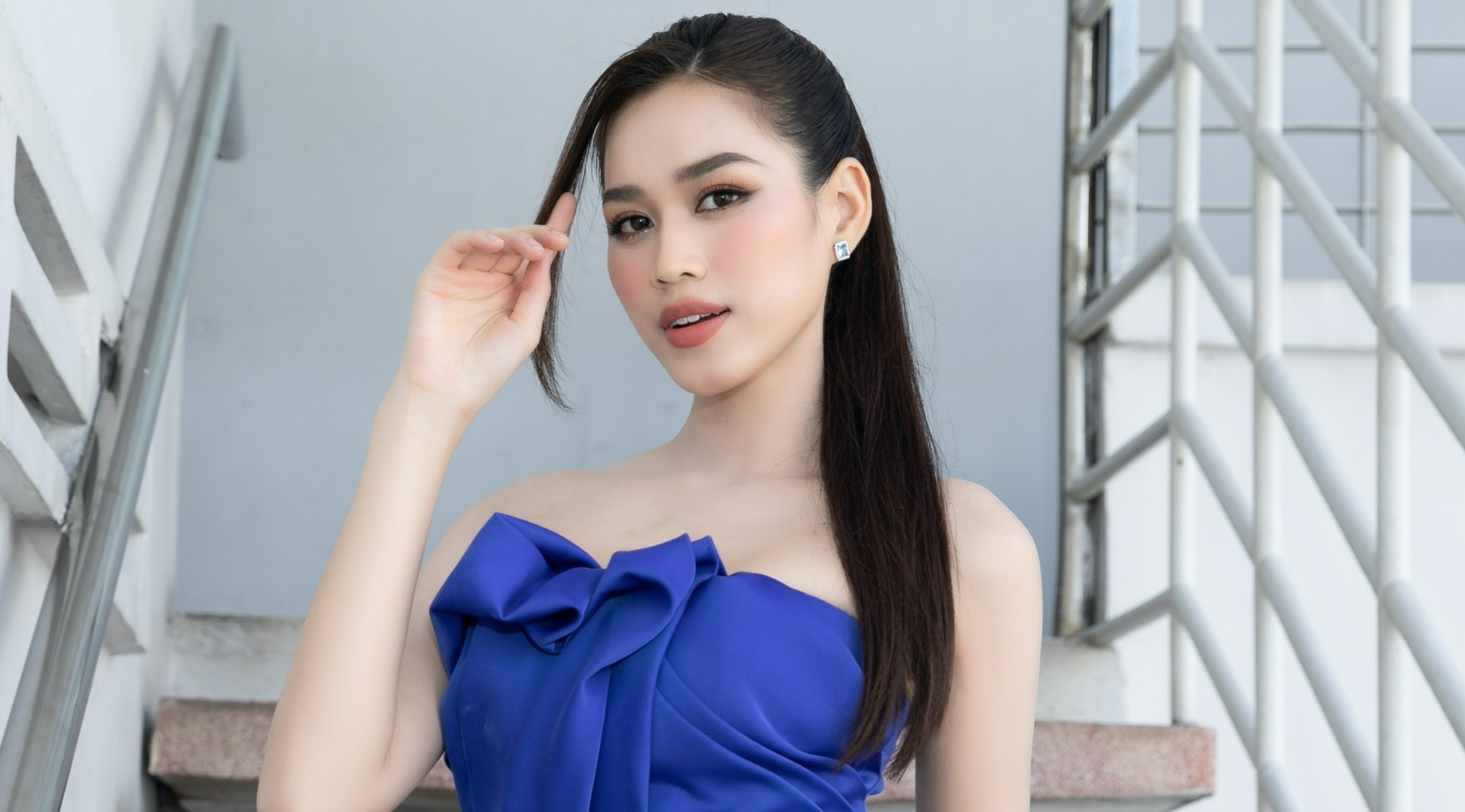 Hoa hau Do Thi Ha phan hoi tin mau thuan voi cong ty hinh anh