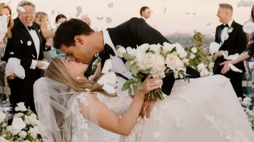 Khoanh khac ngot ngao trong le cuoi 'Nguoi Soi' Taylor Lautner hinh anh