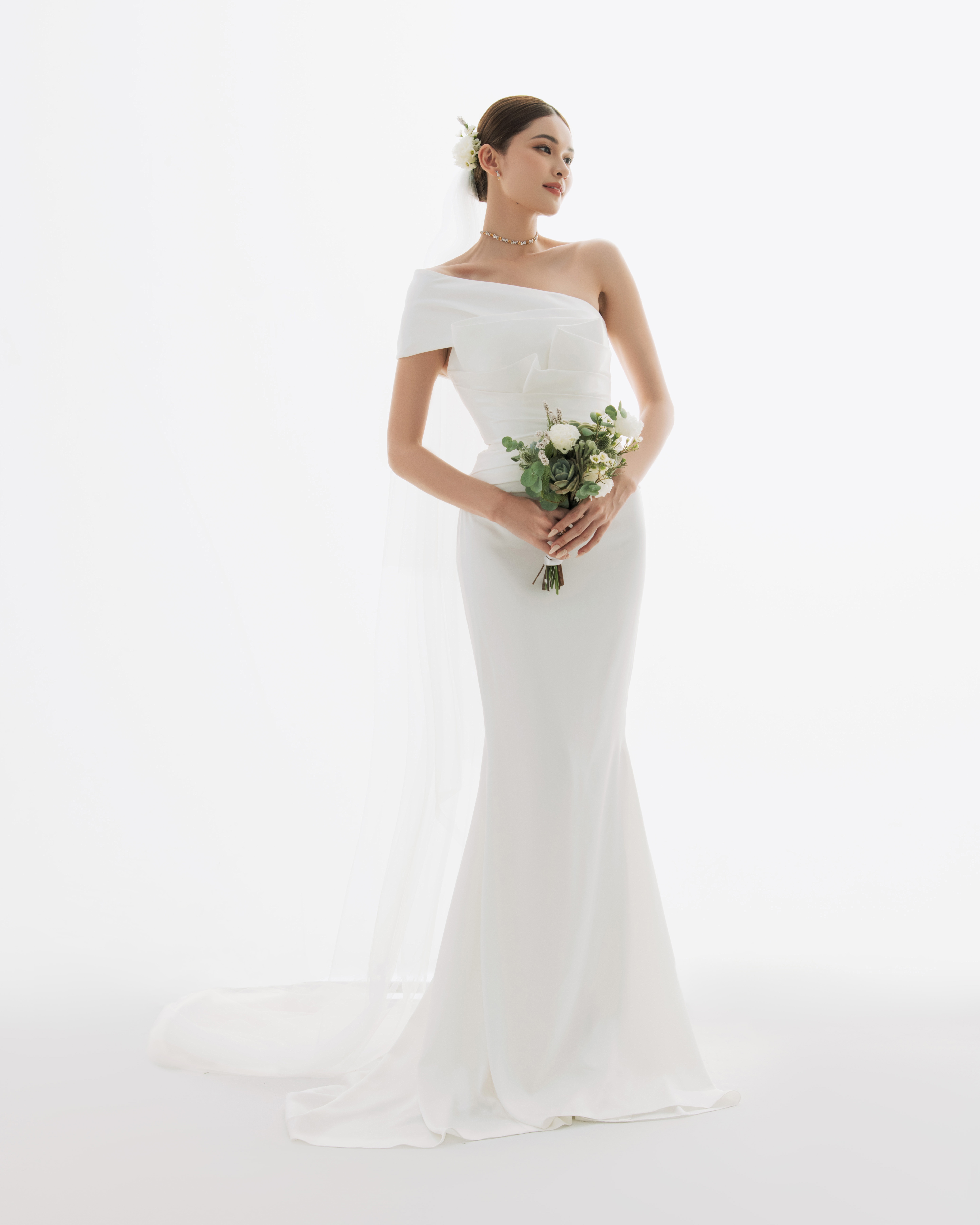 a hau thuy dung anh 9