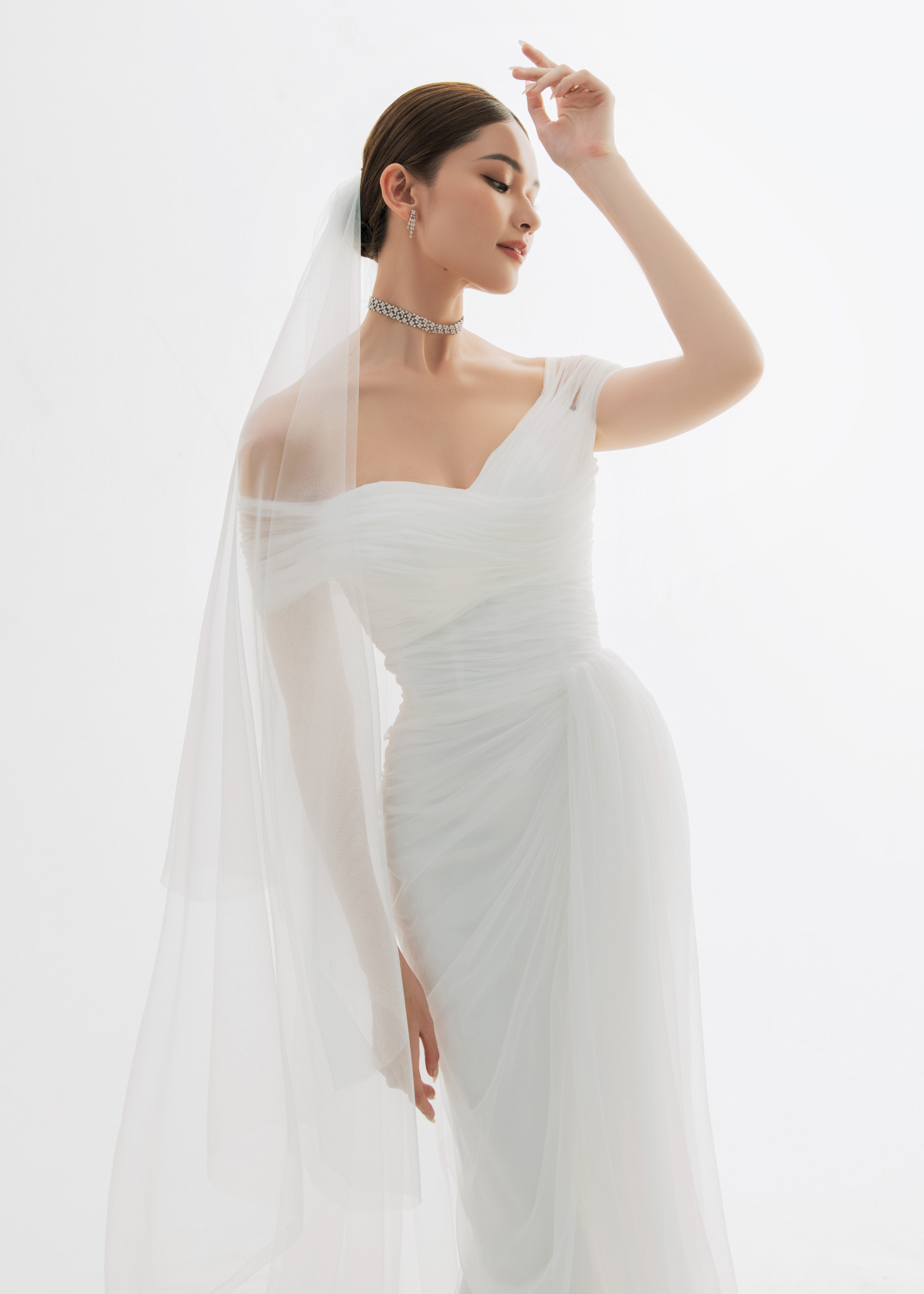 a hau thuy dung anh 10