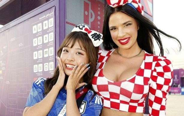 Nguoi mau Croatia mac goi cam xem World Cup bat chap chi trich hinh anh