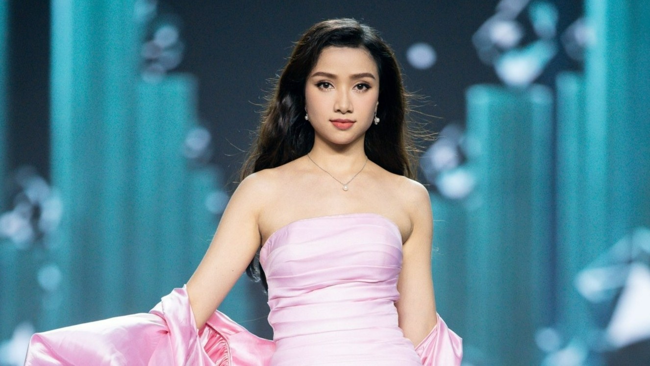 Nguoi dep co IELTS 8.0 o Hoa hau Viet Nam 2022 hinh anh