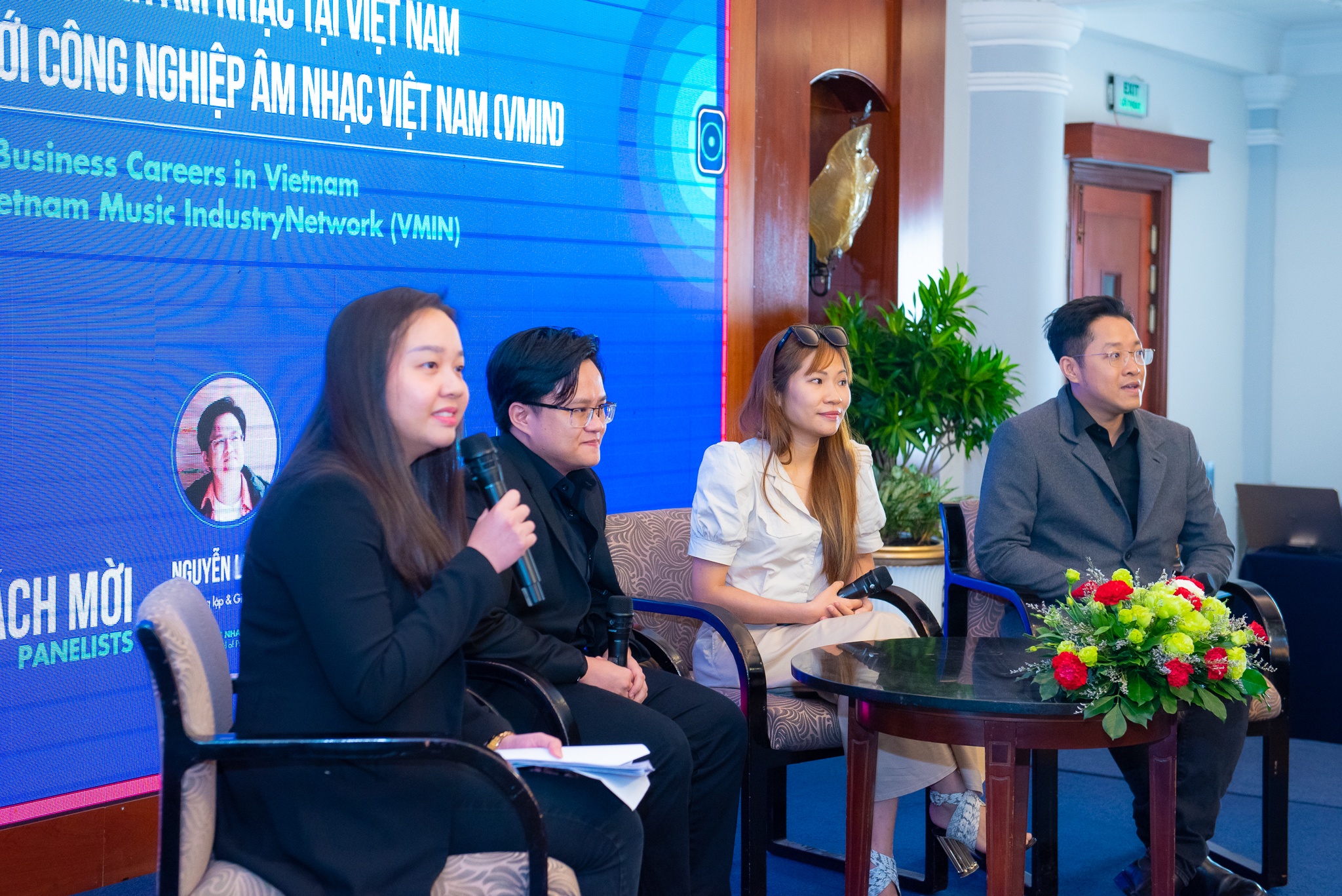 thi truong am nhac anh 2