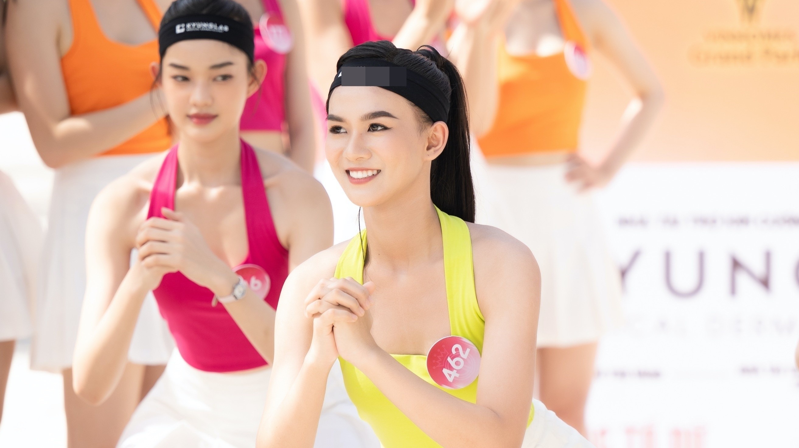 Thi sinh Hoa hau Viet Nam squat 9 phut hinh anh