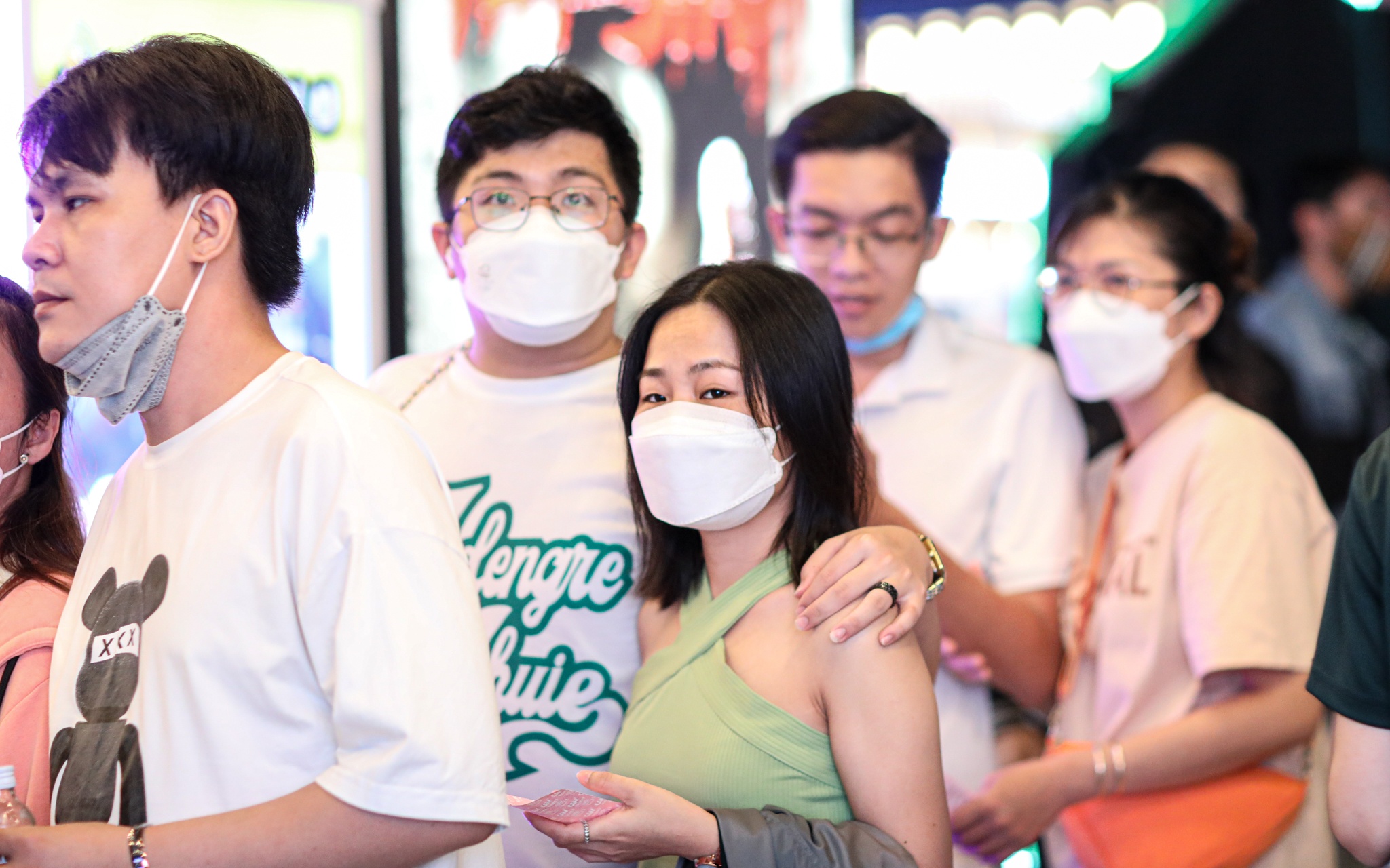 Xep hang dai mua ve o TP.HCM ngay 'Avatar' khoi chieu hinh anh