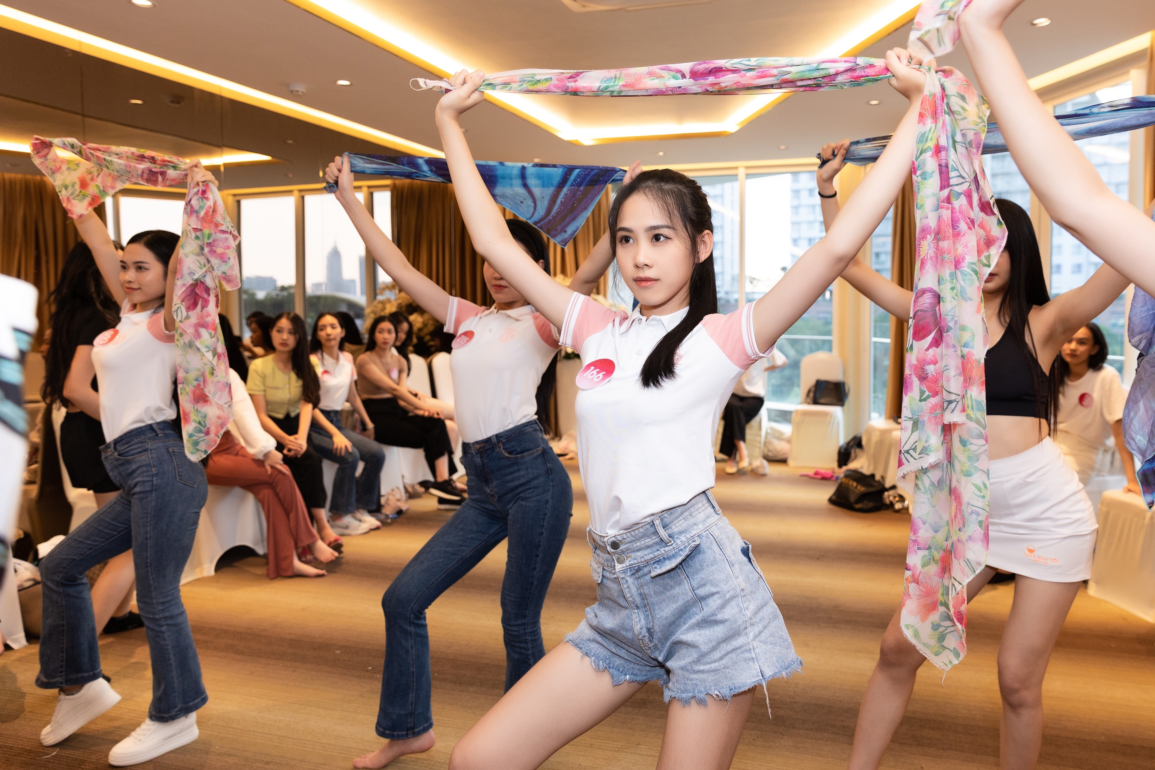 Hoa hau Viet Nam,  thi sinh Hoa hau,  Be Quyen anh 4