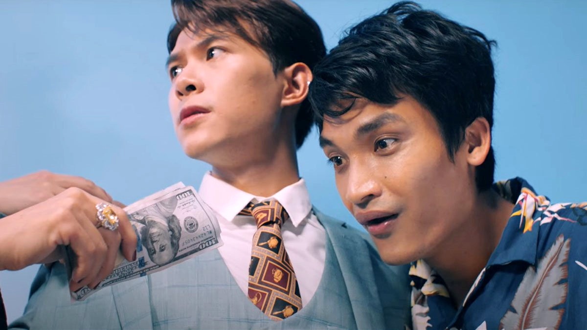 'Sieu lua gap sieu lay' thiet hai gi khi bat ngo rut khoi rap hinh anh