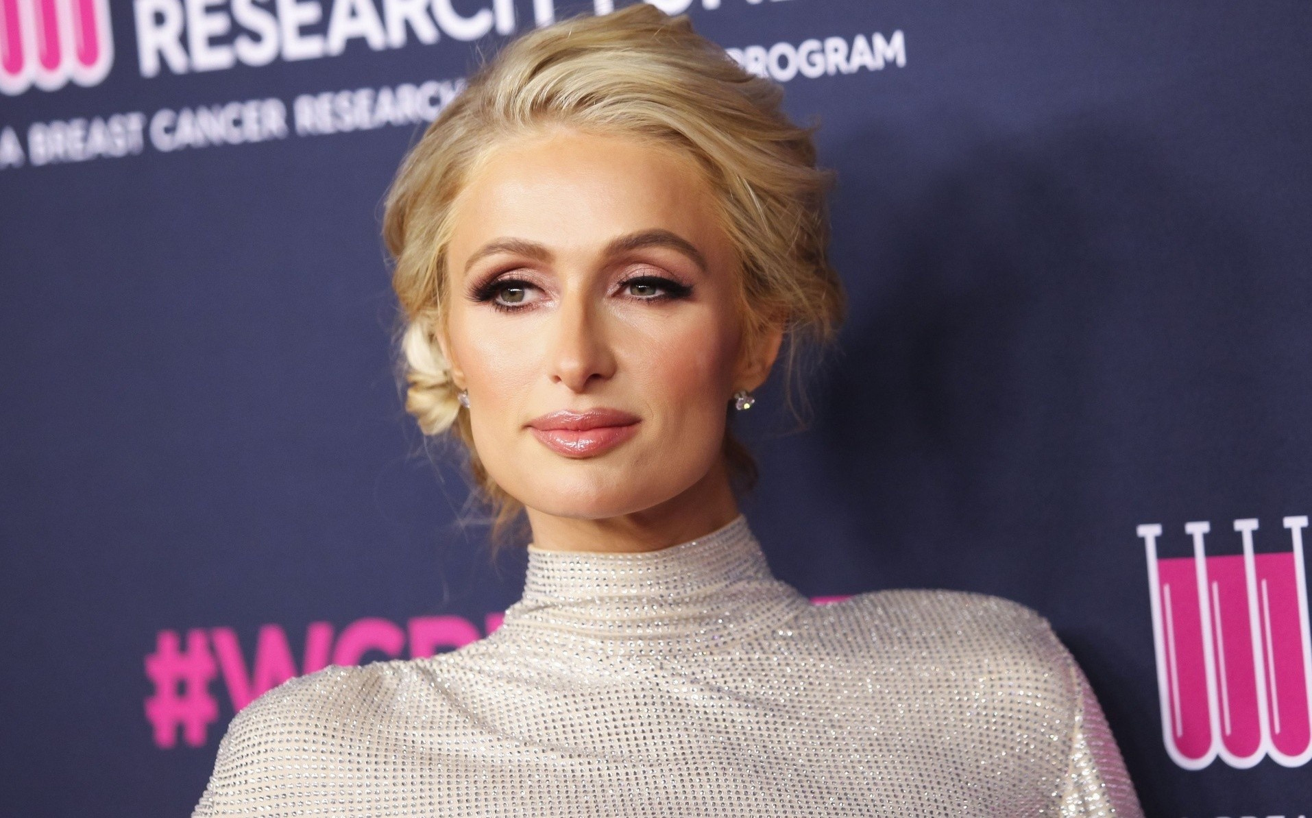 Paris Hilton co con o tuoi 42 nho mang thai ho hinh anh