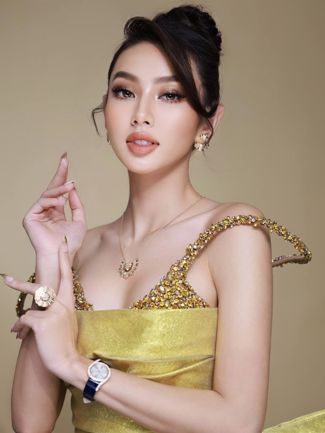 hoa hau thuy tien,  dang thuy trang anh 1