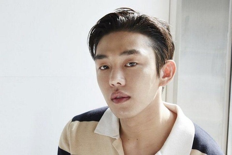 Yoo Ah In bi loat nhan hang tay chay hinh anh