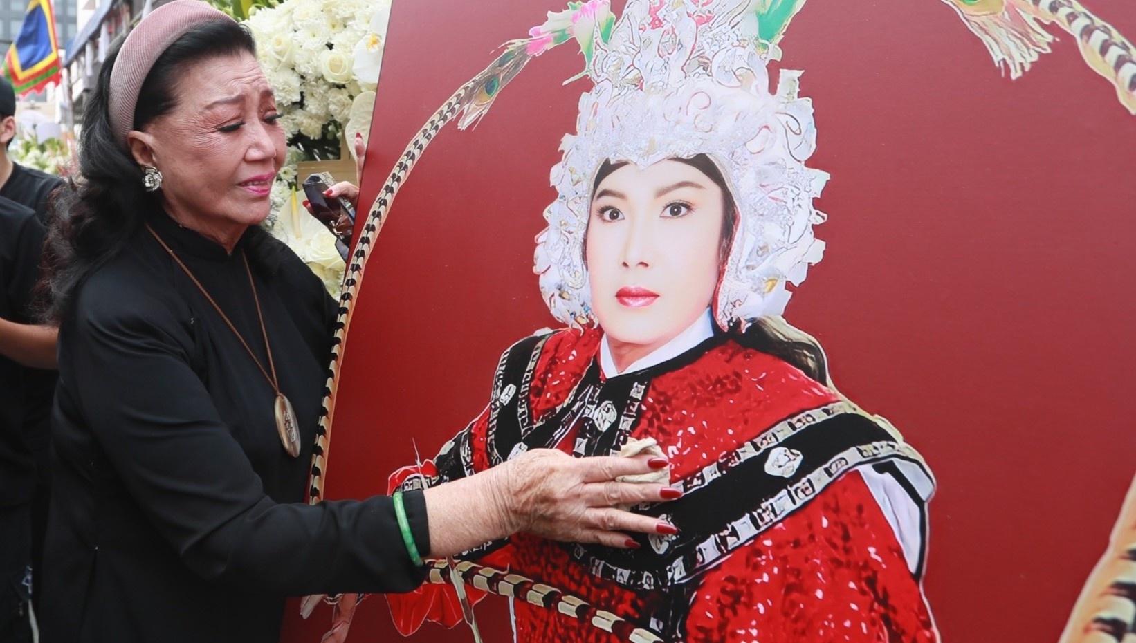 Nghe si vieng ngoi sao cai luong Vu Linh hinh anh