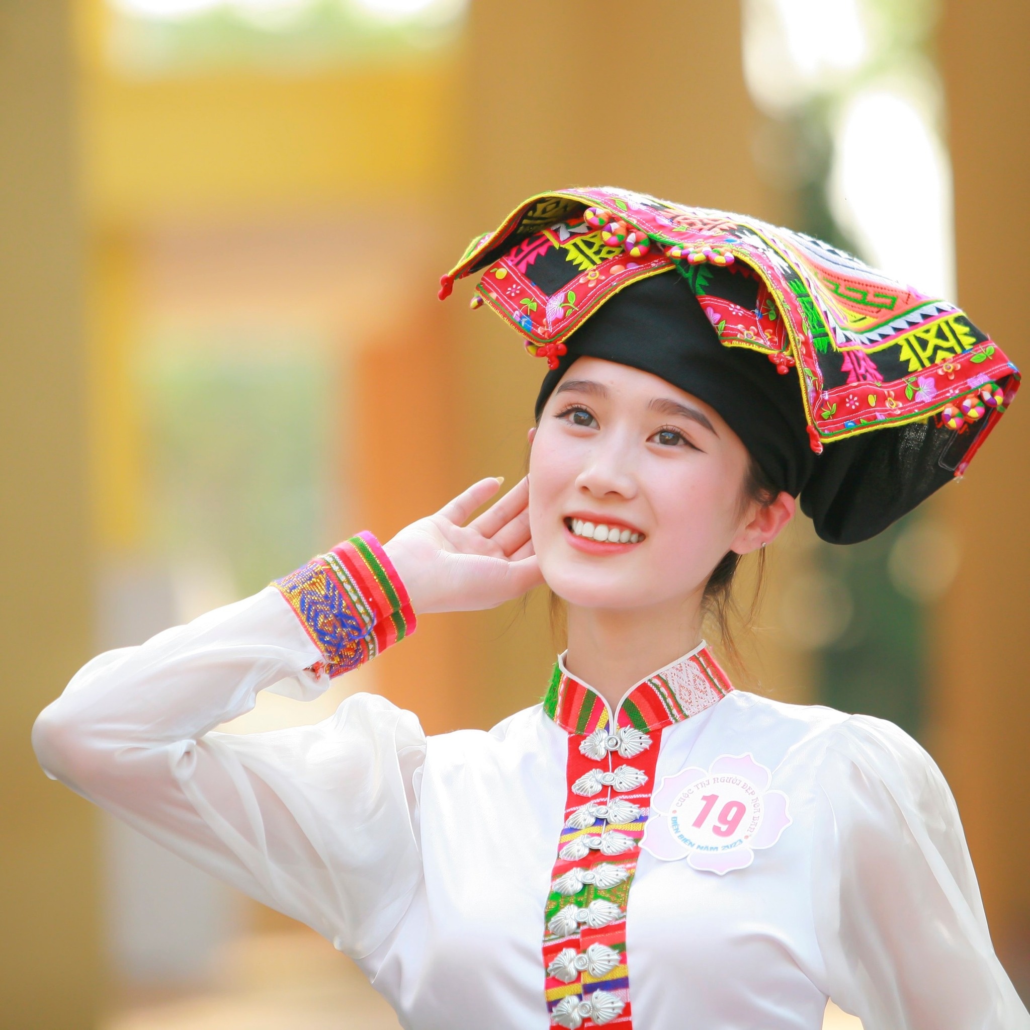 nguoi dep hoa ban anh 1