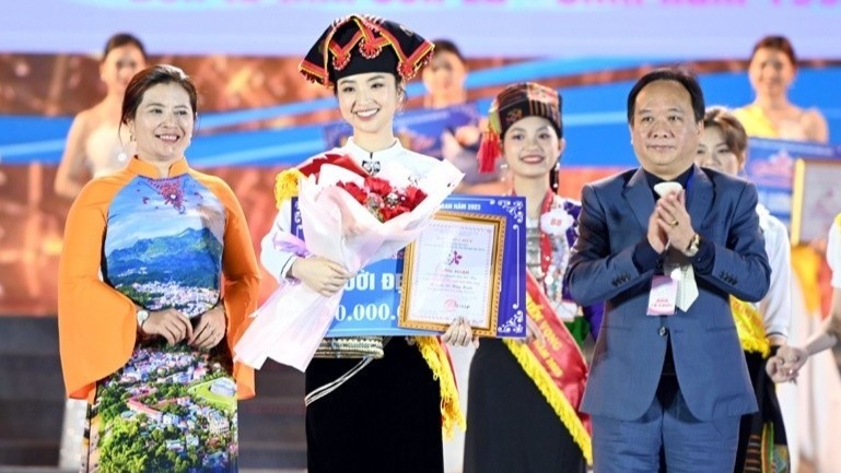 Cuoc thi Nguoi dep Hoa Ban bi che vi dai sash sai chinh ta hinh anh