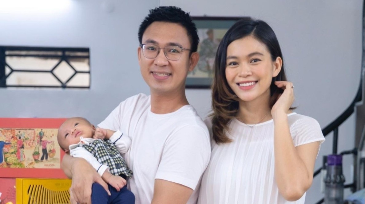 Hinh anh ban trai Mau Thuy ben con dau long hinh anh