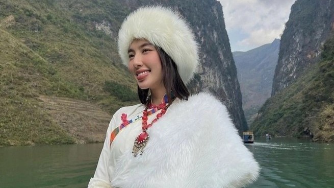 Thuy Tien rut kinh nghiem vi mac do Mong Co chup hinh o song Nho Que hinh anh