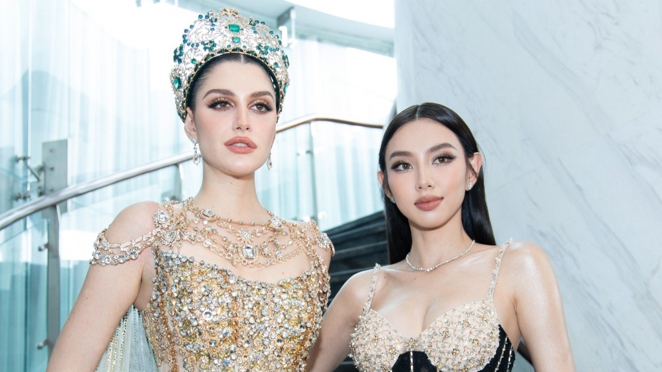 Hoa hau dep nhat the gioi va Thuy Tien chung khung hinh hinh anh