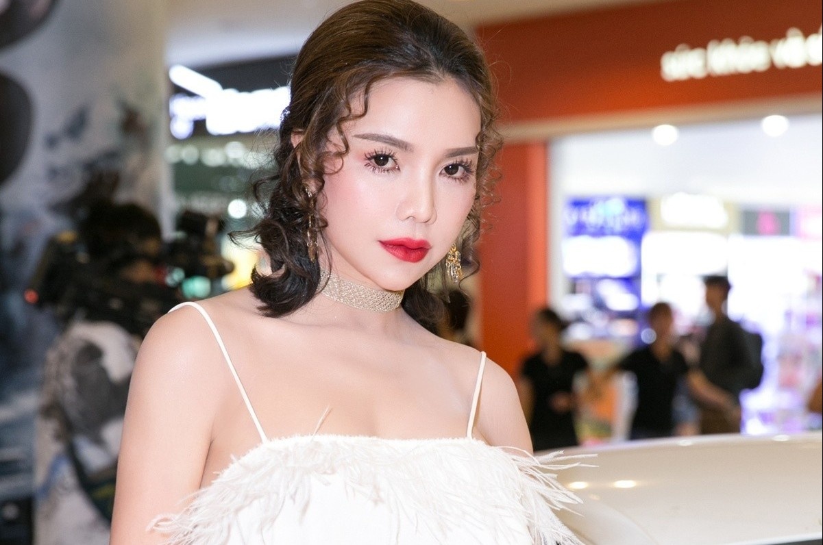 Tra Ngoc Hang bi kien doi 2,5 ty dong hinh anh